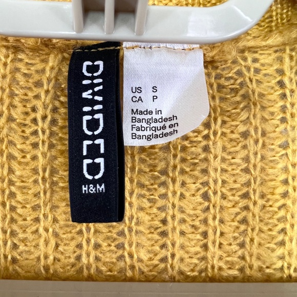 |•DIVIDED•| Mustard-Gold Cardigan Size Small. - Picture 3 of 5